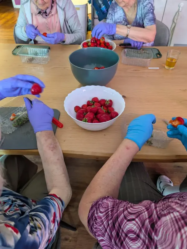 Marmeladentag in unseren Senioren-WGs 🍓🍒 Heute wurde es bei uns richtig lec ...